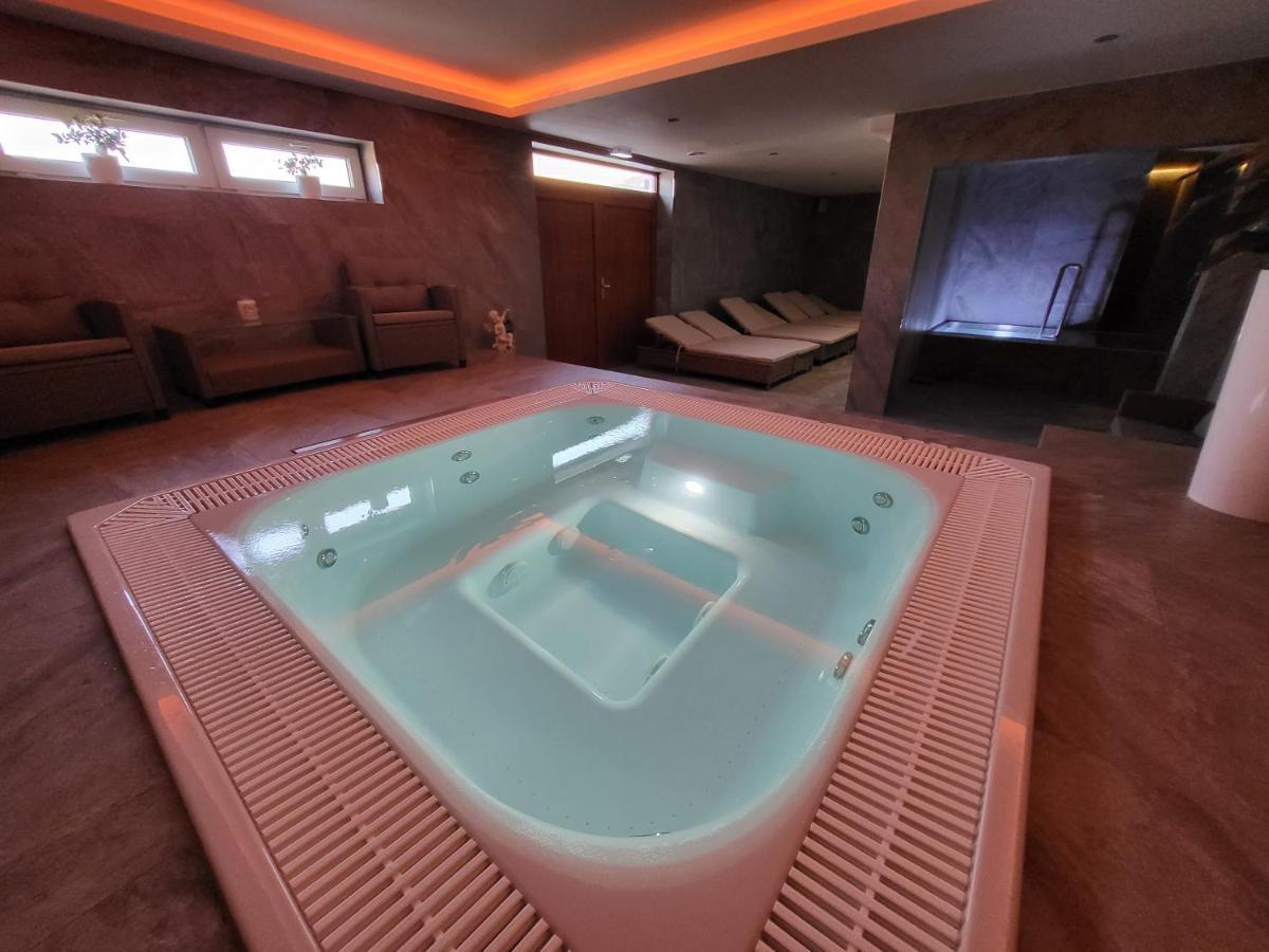Chaty Krusetnica S Luxusnym Privatnym Wellness ภายนอก รูปภาพ