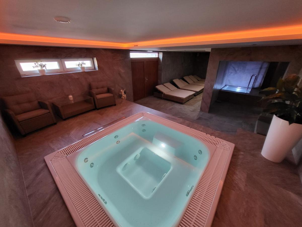 Chaty Krusetnica S Luxusnym Privatnym Wellness ภายนอก รูปภาพ